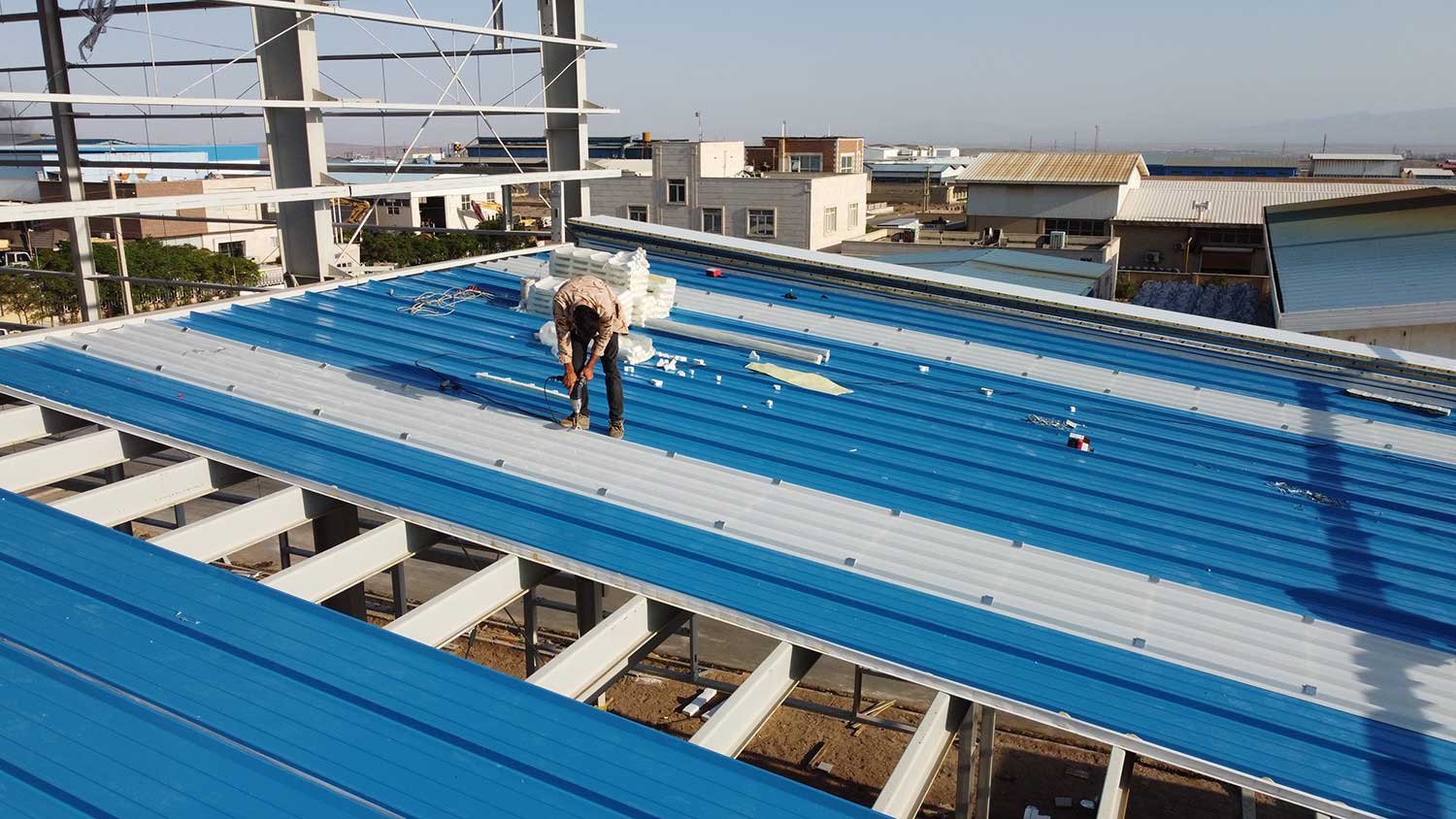 نصب ساندویچ پانل سقفی فابیس - پروژه پویا تدبیر فراست